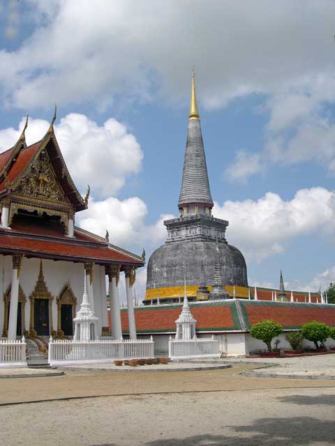 Wat Phra Boromathat Nakhon
