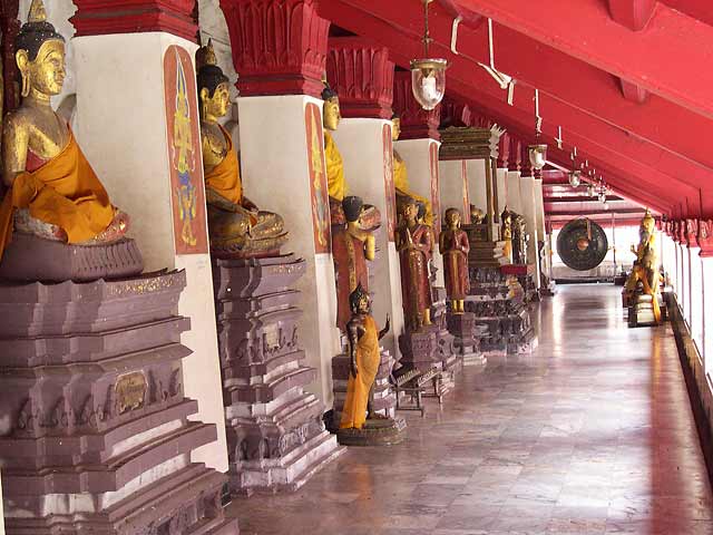 Wat Phra Boromathat Nakhon